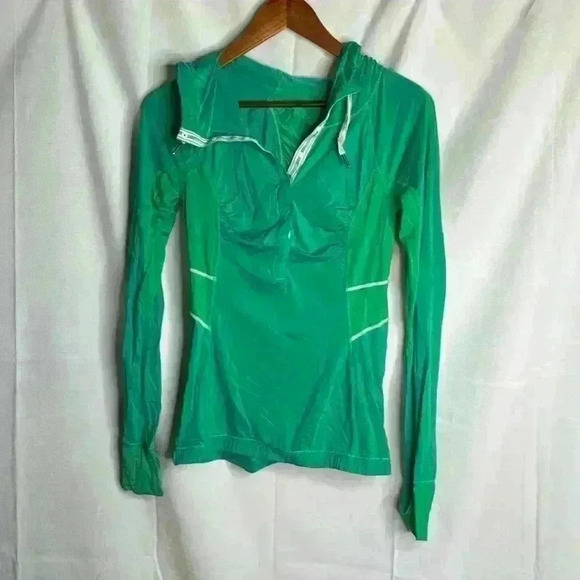 Lululemon size  Athletic top - Picture 1 of 5